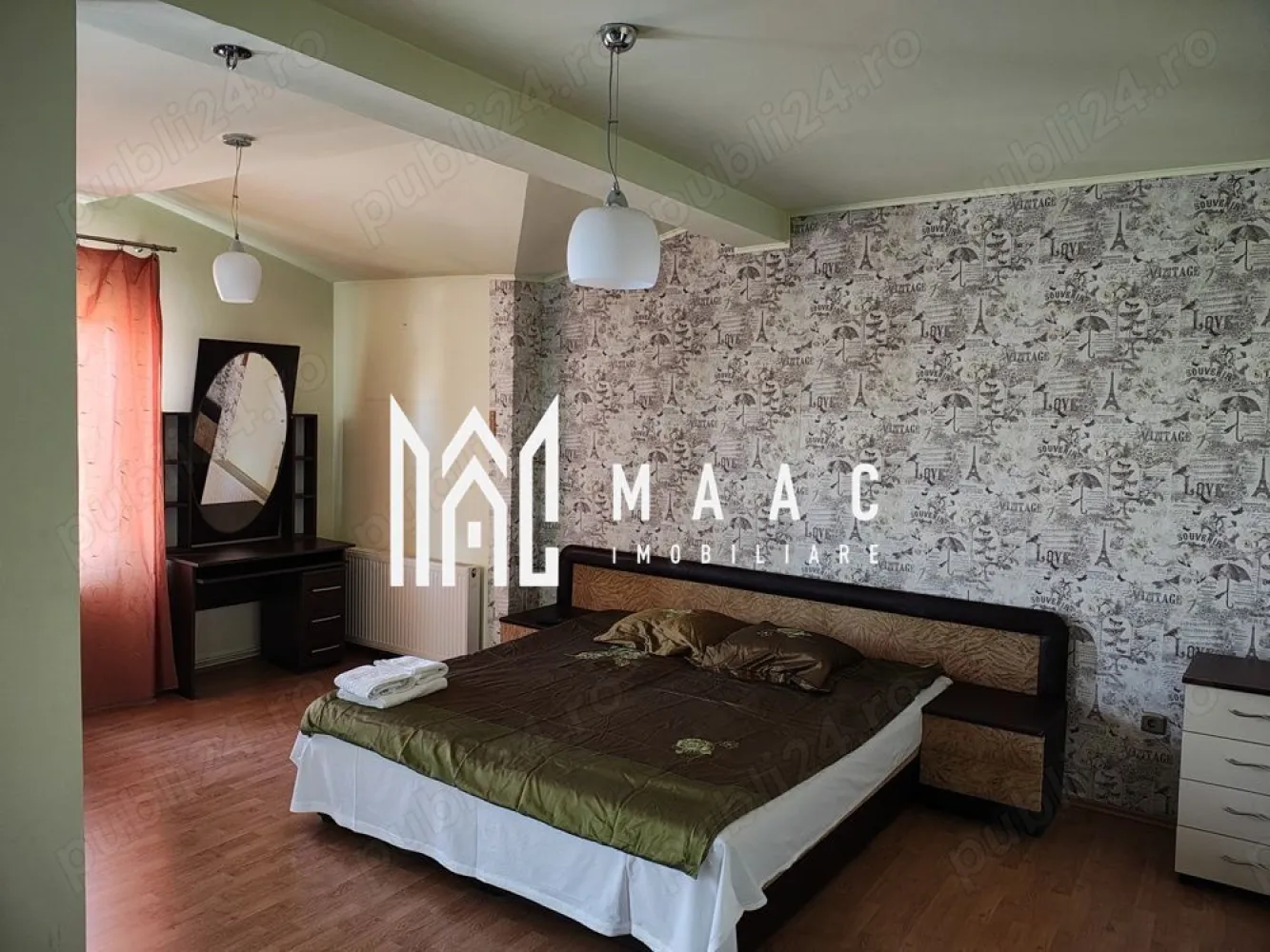 Apartament 4 camere I 130mp I 2 Bai I 2 Balcoane I V. Aaron - MAAC Imobiliare va ofera spre inchiriere un Apartament situat pe strada Semaforului.

Apartamentul este compus din:
-3 Dormitoare
-Living
-Bucatarie
-2 Bai
- 2 Balcoane
-Debara

Apartamentul se inchiriaza mobilat si utilat complet .

Pentru mai multe detalii astept telefonul dumneavoastra cu specificatia ca ati vazut anuntul cu ID: CP3130146
