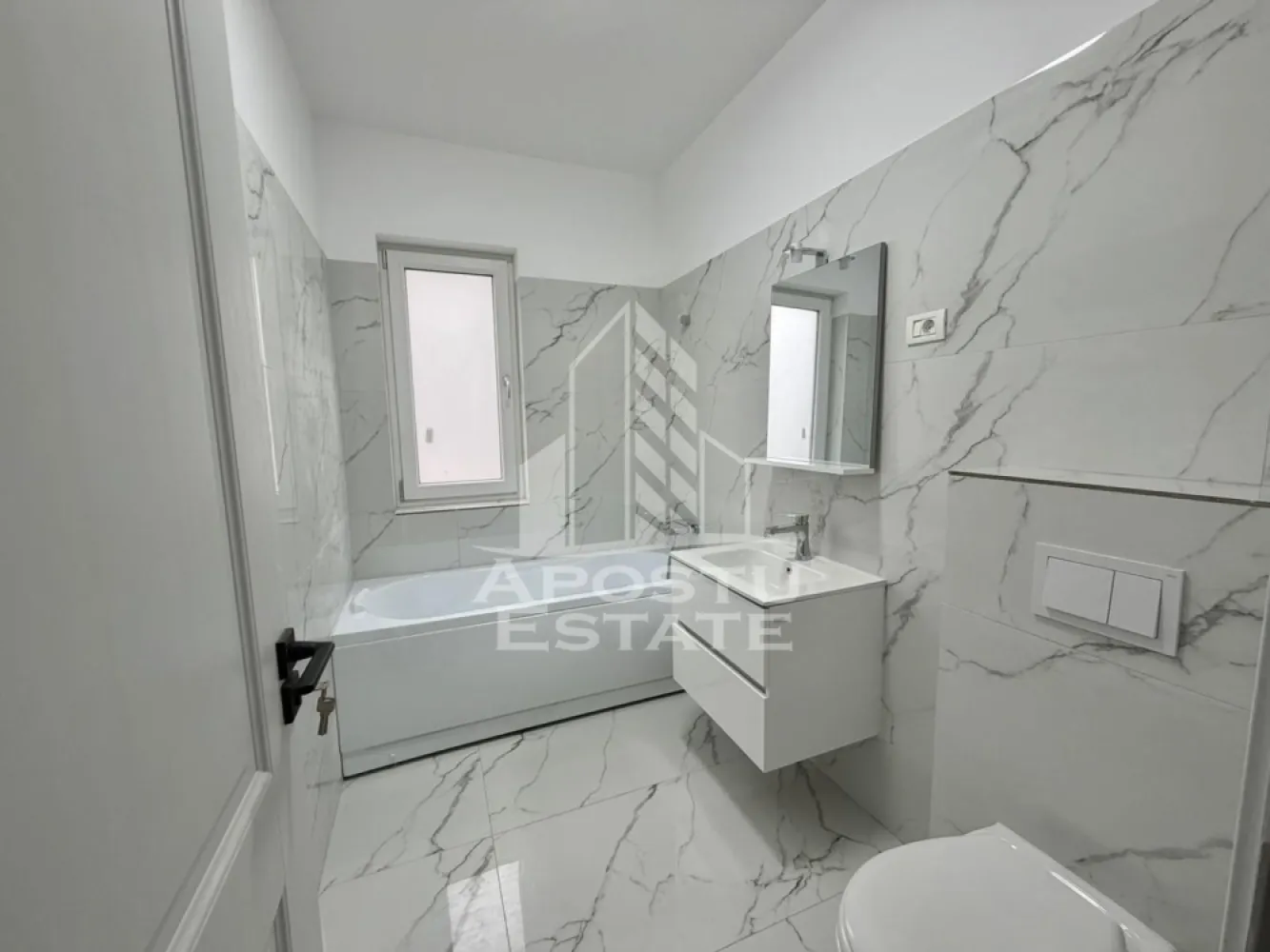 Apartament 3 camere, de inchiriat, centrala proprie, Giroc