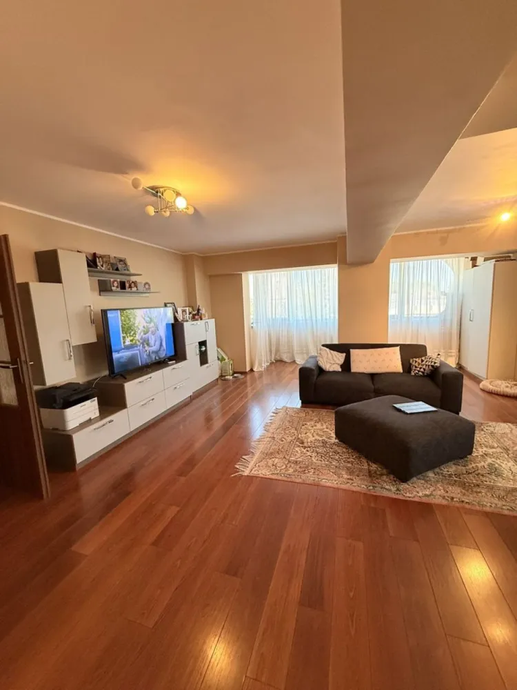 Apartament 4 camere, Strada Domnească