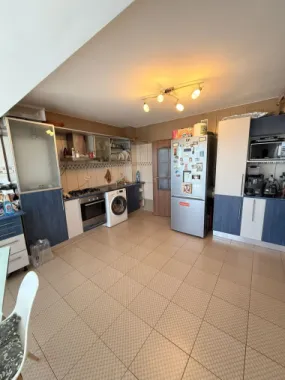 Apartament 4 camere, Strada Domnească