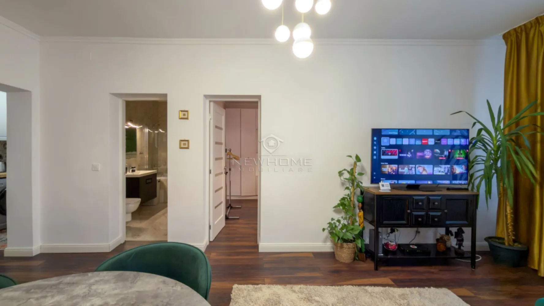 Apartament 2 camere, zona Iulius Mall FSEGA - NewHOME Imobiliare ofera in EXCLUSIVITATE spre vanzare apartament modern cu 2 camere, situat in cartierul Gheorgheni, zona Iulius Mall. Apartamentul este amplasat la etajul 1 din 4. Apartamentul dispune de suprafata utila de 48 mp. Se vinde complet utilat si mobilat, dotat cu centrala termica proprie. Avand in vedere poziția si avantajele zonei este de mare interes, datorita pozitionarii fiind in apropiere de centrul comercial Iulius Mall, Business centre, facultatea FSEGA, Porsche Engineering, Iulius Park, lacul Gheorgheni, baza Sportiva, etc. Pentru mai multe informatii si pentru a programa o vizionare, contactati-ne cu incredere!