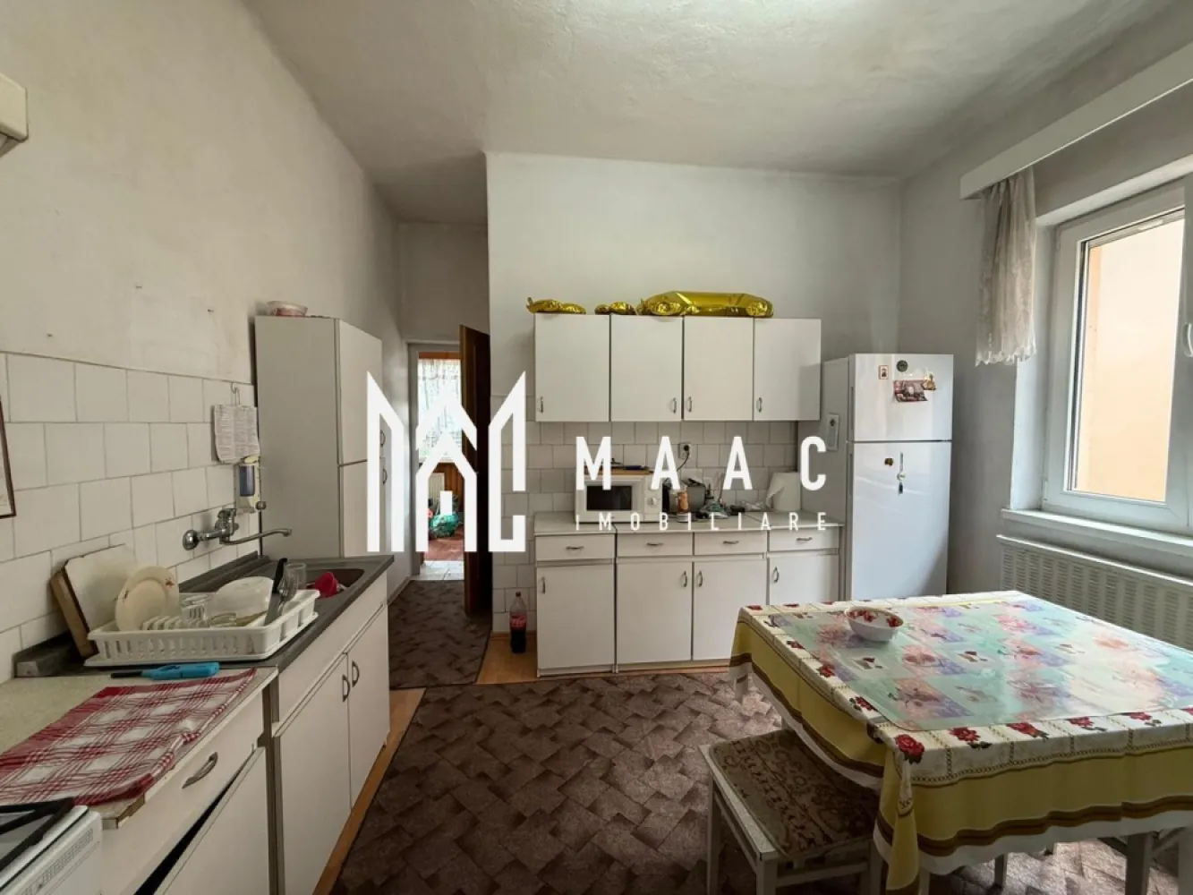 Casă 3 Camere | Curte 400 MP | Zonă Centrală - MAAC Imobiliare vă propune spre închiriere o casă spațioasă, situată într-o zonă centrală.

Caracteristici principale

• suprafață utilă de 100 mp
• curte generoasă de 400 mp
• 3 camere
• zonă centrală
• disponibilă imediat

Compartimentare și spații interioare

• living luminos și spațios
• 2 dormitoare confortabile
• bucătărie separată, practică și funcțională
• baie complet utilată cu cadă și mașină de spălat rufe

 Pentru mai multe detalii sau programarea unei vizionări, vă rugăm să contactați MAAC Imobiliare și să menționați tipul proprietății: CP3091490.