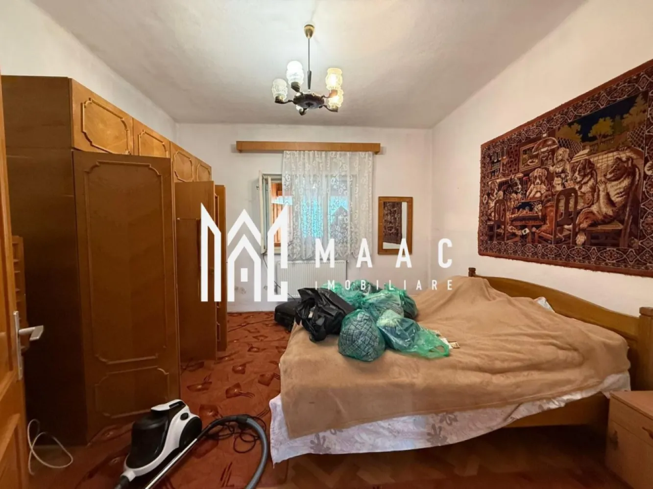 Casă 3 Camere | Curte 400 MP | Zonă Centrală - MAAC Imobiliare vă propune spre închiriere o casă spațioasă, situată într-o zonă centrală.

Caracteristici principale

• suprafață utilă de 100 mp
• curte generoasă de 400 mp
• 3 camere
• zonă centrală
• disponibilă imediat

Compartimentare și spații interioare

• living luminos și spațios
• 2 dormitoare confortabile
• bucătărie separată, practică și funcțională
• baie complet utilată cu cadă și mașină de spălat rufe

 Pentru mai multe detalii sau programarea unei vizionări, vă rugăm să contactați MAAC Imobiliare și să menționați tipul proprietății: CP3091490.