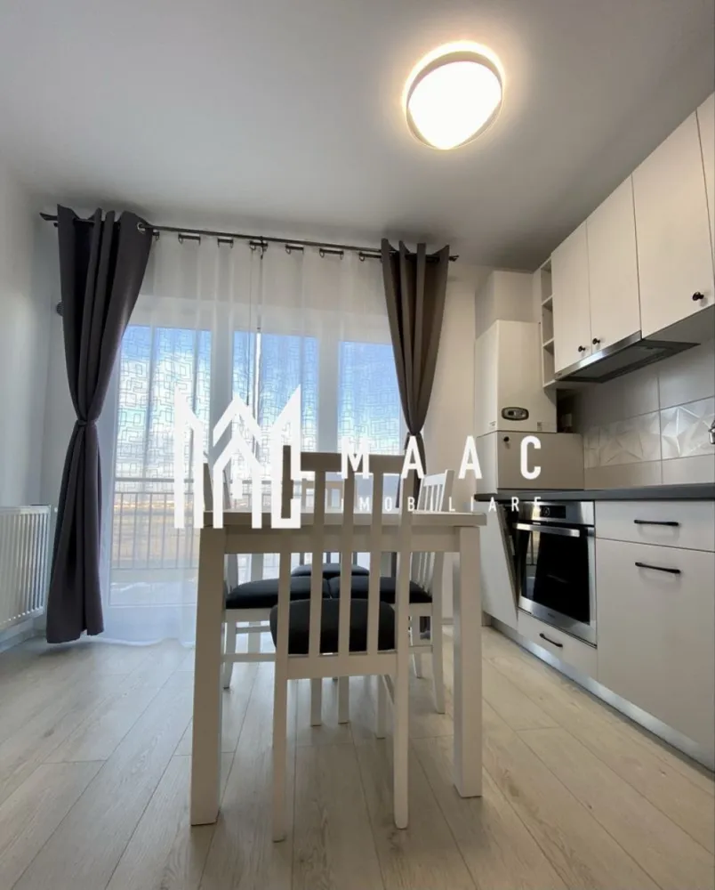 Apartament 2 camere | 46 MPU | Magnolia - MAAC Imobiliare vă propune spre închiriere un apartament modern cu 2 camere, situat la etajul 8 al unui imobil nou prevăzut cu lift, amplasat în zona Magnolia din Sibiu – o locație apreciată pentru liniște, accesibilitate și dezvoltarea continuă a cartierului. Proprietatea este ideală pentru un cuplu, o persoană activă sau o familie la început de drum, oferind confort, funcționalitate și un ambient plăcut.

Apartamentul are o suprafață utilă de 48 mp și beneficiază de un balcon generos de 7 mp, perfect pentru relaxare. Locuința este complet mobilată și utilată, amenajată cu bun gust și pregătită pentru mutare imediată.

Compartimentare:
-living luminos și primitor
-dormitor confortabil
-bucătărie practică și complet utilată
-baie
-hol
-balcon spațios de 7 mp

Dotări și avantaje:
-bloc nou, bine întreținut
-etaj 8 cu lift
-apartament izolat termic
-complet mobilat și utilat
-mașină de spălat rufe
-mașină de spălat vase
-finisaje moderne și aspect îngrijit
-zonă liniștită și bine conectată
-acces facil către magazine, mijloace de transport și puncte de interes

Localizare:
Sibiu, zona Magnolia – cartier modern, apreciat pentru confort și acces rapid către oraș

Condiții de închiriere:
-garanție: echivalentul unei chirii lunare
-disponibilitate: 1 Iunie

Pentru mai multe detalii sau pentru programarea unei vizionări, vă rugăm să ne contactați specificând ID: CP3117618