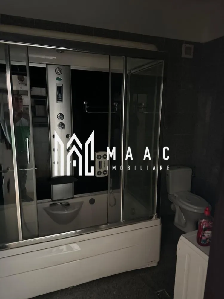 Apartament 3 camere | etaj 3 | 87 mpu | 2 bai | - MAAC Imobiliare vă propune spre vânzare un apartament modern cu 3 camere, situat în zona Ostroveni – Kaufland, într-un complex rezidențial construit în anul 2015. Proprietatea se remarcă prin suprafața generoasă, compartimentarea eficientă și poziționarea excelentă, fiind alegerea ideală pentru o familie care își dorește confort, accesibilitate și un stil de viață modern.
Caracteristici:
Apartament cu 3 camere
Suprafață construită: 104 mp
Suprafață utilă: 87 mp
Complex rezidențial construit în 2015
Zonă apreciată și bine conectată
Ideal pentru locuit sau investiție
Compartimentare:
Living spațios și luminos
Bucătărie separată
2 dormitoare generoase
2 băi
Balcon
Hol de acces
Dotări:
Aer condiționat
2 lifturi moderne, de ultimă generație
Finisaje moderne
Spații comune îngrijite
Confort termic foarte bun
Avantaje:
Poziționare excelentă în zona Ostroveni – Kaufland
Acces rapid către centrul orașului
Conexiune facilă către toate punctele de interes
În apropierea școlilor și grădinițelor
Magazine și centre comerciale la câțiva pași
Ideal pentru familii care își doresc spațiu și confort
Complex rezidențial modern și bine administrat
Acest apartament oferă combinația perfectă între spațiu, funcționalitate și localizare, într-una dintre cele mai căutate zone rezidențiale din Râmnicu Vâlcea.
Pentru mai multe informații și programarea unei vizionări, echipa MAAC Imobiliare vă stă la dispoziție.ID 3128585