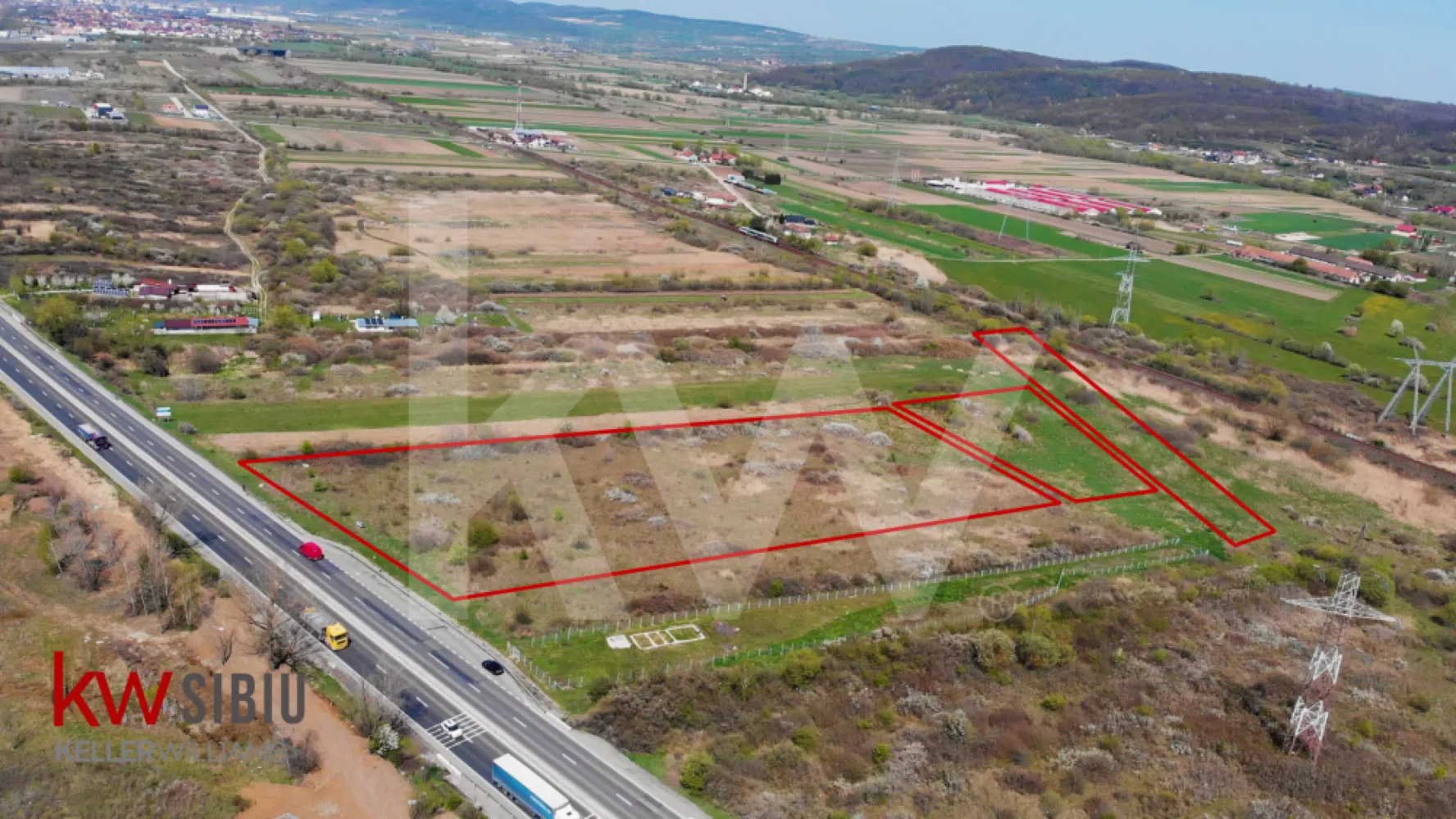 De Vanzare Terenuri 16.232 mp - Zona industriala Selimbar - Terenuri cu potențial ridicat industrial și logistic, situate în zona Mohu – Șelimbăr DE VANZARE
Coordonate GPS: 45.73646, 24.21086

Acces rapid și vizibilitate excelentă din DN1, una dintre cele mai importante artere de tranzit și transport din zona Sibiului. 
Proprietățile însumează 16.232 mp și reprezintă o oportunitate strategică pentru dezvoltatori, investitori sau companii care urmăresc dezvoltarea unei platforme industriale moderne, hale logistice, spații de producție, depozitare sau servicii conexe.

Amplasamentul beneficiază de poziționare foarte bună pentru activități industriale și comerciale, cu acces facil pentru trafic greu, conexiune rapidă către Sibiu, viitoarea centură ocolitoare de Sud și autostrada A1, ceea ce îl transformă într-un punct ideal pentru operațiuni logistice, distribuție sau activități de producție.

Terenurile sunt compacte și permit configurarea eficientă a unor dezvoltări industriale ample, cu posibilitatea realizării de:

- hale logistice și de depozitare;
- unități de producție;
- showroom-uri industriale;
- parc logistic sau industrial;
- platforme pentru servicii și activități comerciale conexe;
- investiții speculative cu perspectivă ridicată de creștere a valorii.

Suprafețele celor 3 terenuri alipite sunt:
10.306 mp , 2.174 mp , 3.752 mp - total 16.232 mp

Puteti accesa prin google maps dimensiunile exacte ale parcelelor conform geometriei Eterra, va trimitem link la cerere prin mesaj/mail sau la telefon fara niciun cost.

Dimensiuni parcele:
- Lățime 63m, Lungime 173m - 10.306mp
- Lățime 46m/26m, Lungime 63m/60m - 2.174mp
- Lățime 20m, Lungime 185m - 3.752 mp

Un avantaj major al proprietății îl reprezintă deschiderea și configurarea terenurilor, care permit acces facil și flexibilitate în proiectare, aspect esențial pentru dezvoltări industriale eficiente și pentru circulația vehiculelor de mare tonaj.

Zona se află într-un proces accelerat de dezvoltare economică și industrială, fiind una dintre direcțiile naturale de extindere ale municipiului Sibiu și ale platformelor logistice din jurul DN1 și autostrăzii A1.

Pentru investitorii care urmăresc dezvoltarea unei platforme industriale într-o zonă cu acces strategic și potențial ridicat de valorizare pe termen mediu și lung, această proprietate reprezintă o oportunitate rară în piața locală.

Pentru informații suplimentare, documentație sau organizarea unei vizionări în teren, vă invităm să ne contactați.