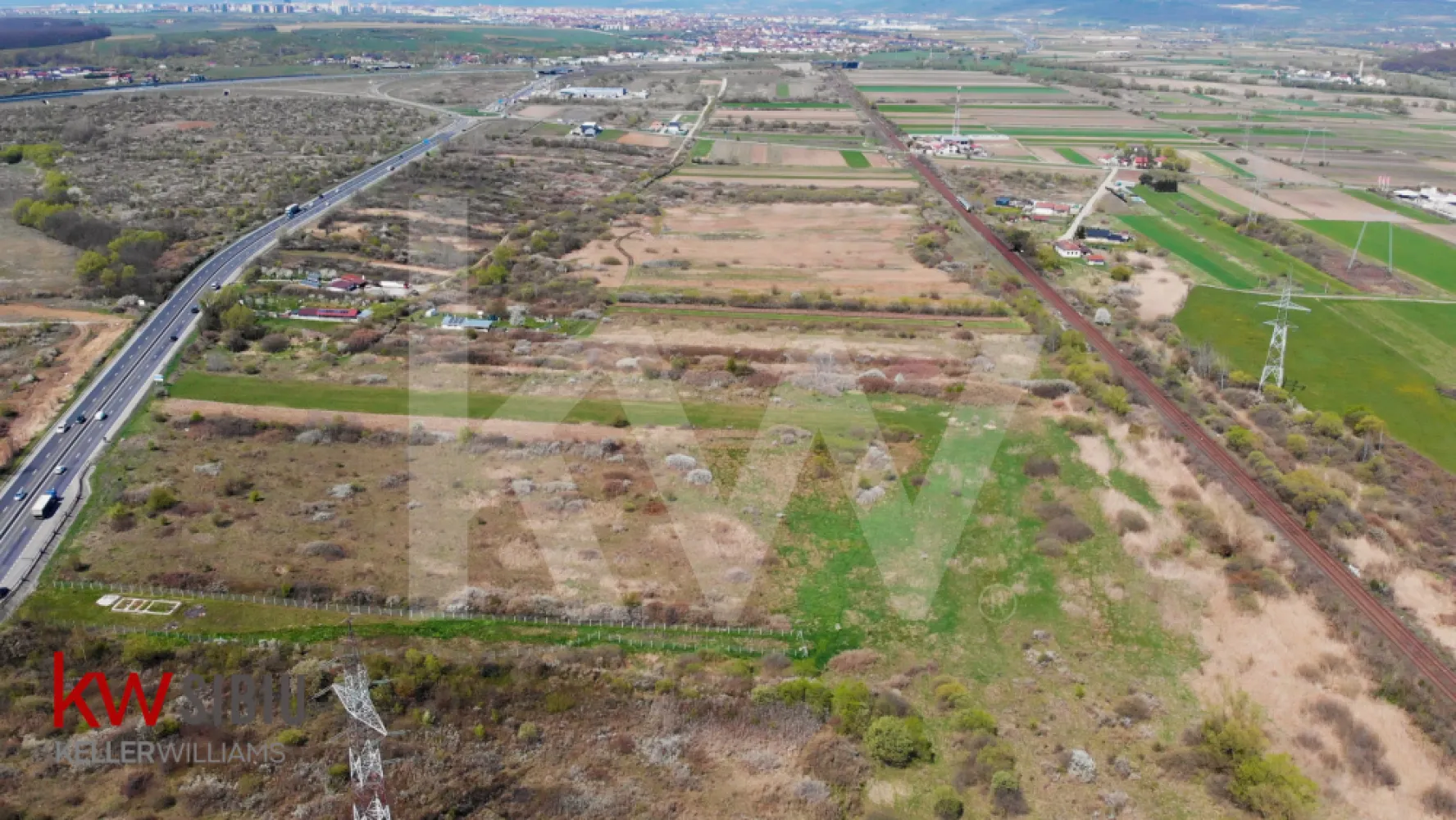 De Vanzare Terenuri 16.232 mp - Zona industriala Selimbar - Terenuri cu potențial ridicat industrial și logistic, situate în zona Mohu – Șelimbăr DE VANZARE
Coordonate GPS: 45.73646, 24.21086

Acces rapid și vizibilitate excelentă din DN1, una dintre cele mai importante artere de tranzit și transport din zona Sibiului. 
Proprietățile însumează 16.232 mp și reprezintă o oportunitate strategică pentru dezvoltatori, investitori sau companii care urmăresc dezvoltarea unei platforme industriale moderne, hale logistice, spații de producție, depozitare sau servicii conexe.

Amplasamentul beneficiază de poziționare foarte bună pentru activități industriale și comerciale, cu acces facil pentru trafic greu, conexiune rapidă către Sibiu, viitoarea centură ocolitoare de Sud și autostrada A1, ceea ce îl transformă într-un punct ideal pentru operațiuni logistice, distribuție sau activități de producție.

Terenurile sunt compacte și permit configurarea eficientă a unor dezvoltări industriale ample, cu posibilitatea realizării de:

- hale logistice și de depozitare;
- unități de producție;
- showroom-uri industriale;
- parc logistic sau industrial;
- platforme pentru servicii și activități comerciale conexe;
- investiții speculative cu perspectivă ridicată de creștere a valorii.

Suprafețele celor 3 terenuri alipite sunt:
10.306 mp , 2.174 mp , 3.752 mp - total 16.232 mp

Puteti accesa prin google maps dimensiunile exacte ale parcelelor conform geometriei Eterra, va trimitem link la cerere prin mesaj/mail sau la telefon fara niciun cost.

Dimensiuni parcele:
- Lățime 63m, Lungime 173m - 10.306mp
- Lățime 46m/26m, Lungime 63m/60m - 2.174mp
- Lățime 20m, Lungime 185m - 3.752 mp

Un avantaj major al proprietății îl reprezintă deschiderea și configurarea terenurilor, care permit acces facil și flexibilitate în proiectare, aspect esențial pentru dezvoltări industriale eficiente și pentru circulația vehiculelor de mare tonaj.

Zona se află într-un proces accelerat de dezvoltare economică și industrială, fiind una dintre direcțiile naturale de extindere ale municipiului Sibiu și ale platformelor logistice din jurul DN1 și autostrăzii A1.

Pentru investitorii care urmăresc dezvoltarea unei platforme industriale într-o zonă cu acces strategic și potențial ridicat de valorizare pe termen mediu și lung, această proprietate reprezintă o oportunitate rară în piața locală.

Pentru informații suplimentare, documentație sau organizarea unei vizionări în teren, vă invităm să ne contactați.