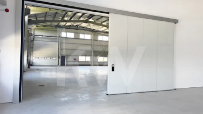 DE ÎNCHIRIAT — Hală producție/depozitare + birouri. Parcul Industrial Vest-Sibiu
