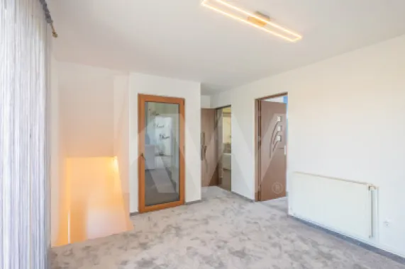 Casă individuală în Veterani, curte liberă 400 mp, zonă foarte căutată!