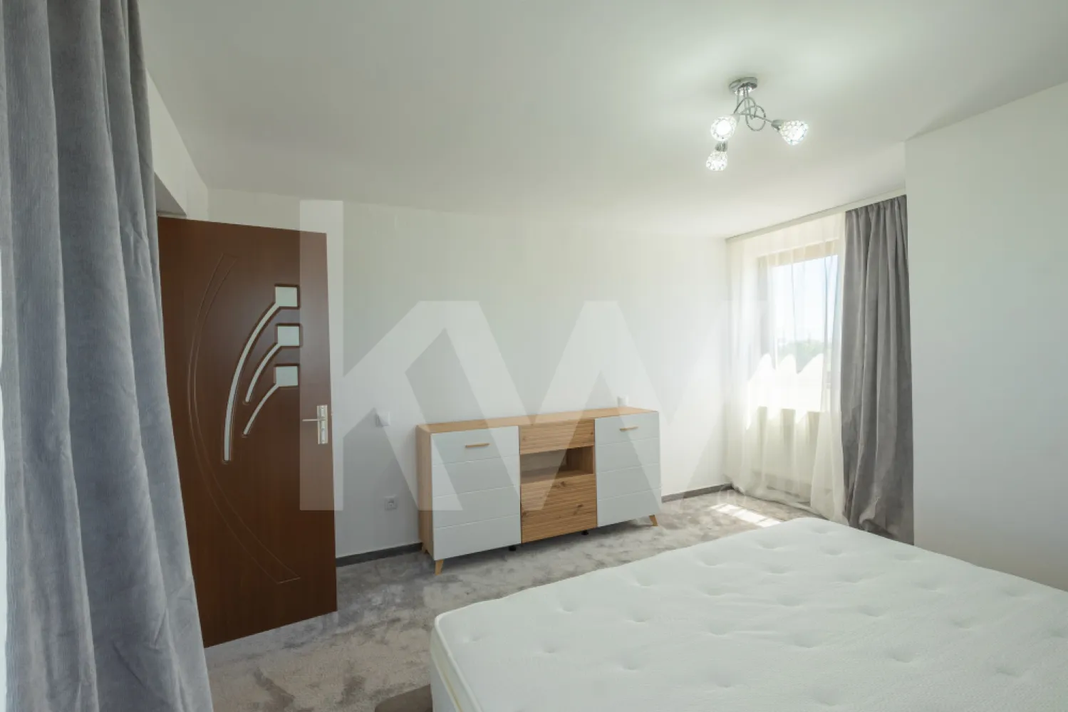 Casă individuală în Veterani, curte liberă 400 mp, zonă foarte căutată!