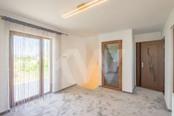 Casă individuală în Veterani, curte liberă 400 mp, zonă foarte căutată!