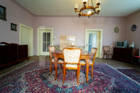 Apartament Interbelic de 4 camere– Str. Independenței nr. 10, Sibiu