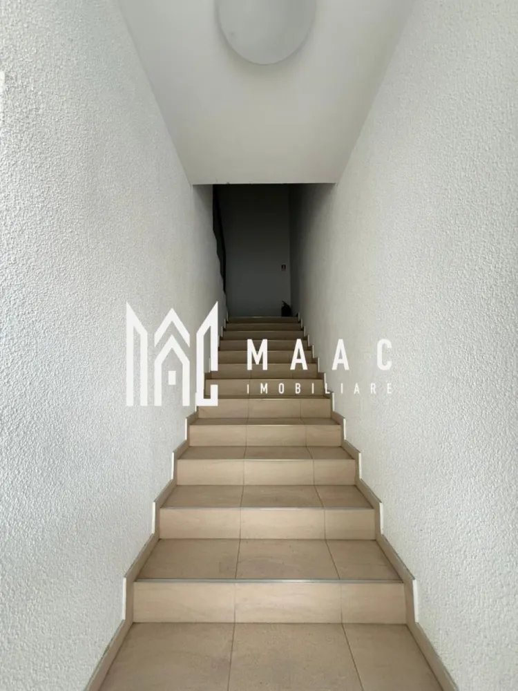 Spatiu de birouri I 186 mpu I Etajul 1 I Zona Sub arini - MAAC IMOBILIARE propune spre închiriere un spațiu de birouri situat la etajul 1 al unei clădiri moderne, conceput pentru a răspunde cerințelor actuale ale companiilor care își doresc un mediu de lucru eficient, flexibil și reprezentativ. Spațiul este organizat în regim open space, oferind posibilitatea de compartimentare personalizată, în funcție de nevoile și structura activității chiriașului. Datorită configurației sale, poate fi adaptat cu ușurință atât pentru birouri clasice, cât și pentru alte concepte moderne de lucru. Aferente-bucătărie dedicată personalului, 4 grupuri sanitare, spațiu de arhivă / depozitare. Toate utilitățile disponibile. Instalații pregătite pentru activitate de birou; iluminare naturală și artificială eficientă. Clădire modernă, bine întreținută, generator, locuri de parcare in curte dar si stradal. Mediu de lucru profesional, potrivit pentru echipe medii sau mari; flexibilitate în amenajare și organizare. Ideal pentru sediu de firmă, birouri administrative, IT, consultanță, servicii Disponibilitate imediată. Spațiul reprezintă o soluție excelentă pentru companiile care caută un birou adaptabil, într-o clădire modernă, cu facilități complete și condiții optime de desfășurare a activității. Pentru mai multe detalii precizati telefonic ca ati vazut anuntul cu ID:CP2885809 }}