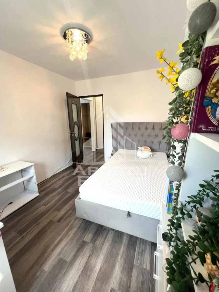 Apartament cu 3 camere de inchiriat, centrala proprie, Dorobantilor