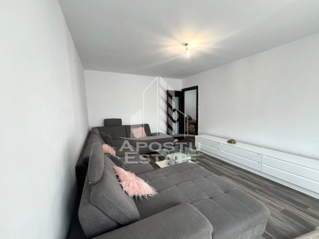 Apartament cu 3 camere de inchiriat, centrala proprie, Dorobantilor