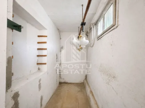 Casa 2 camere individuala de vanzare in Carani | Toate utilitatile |