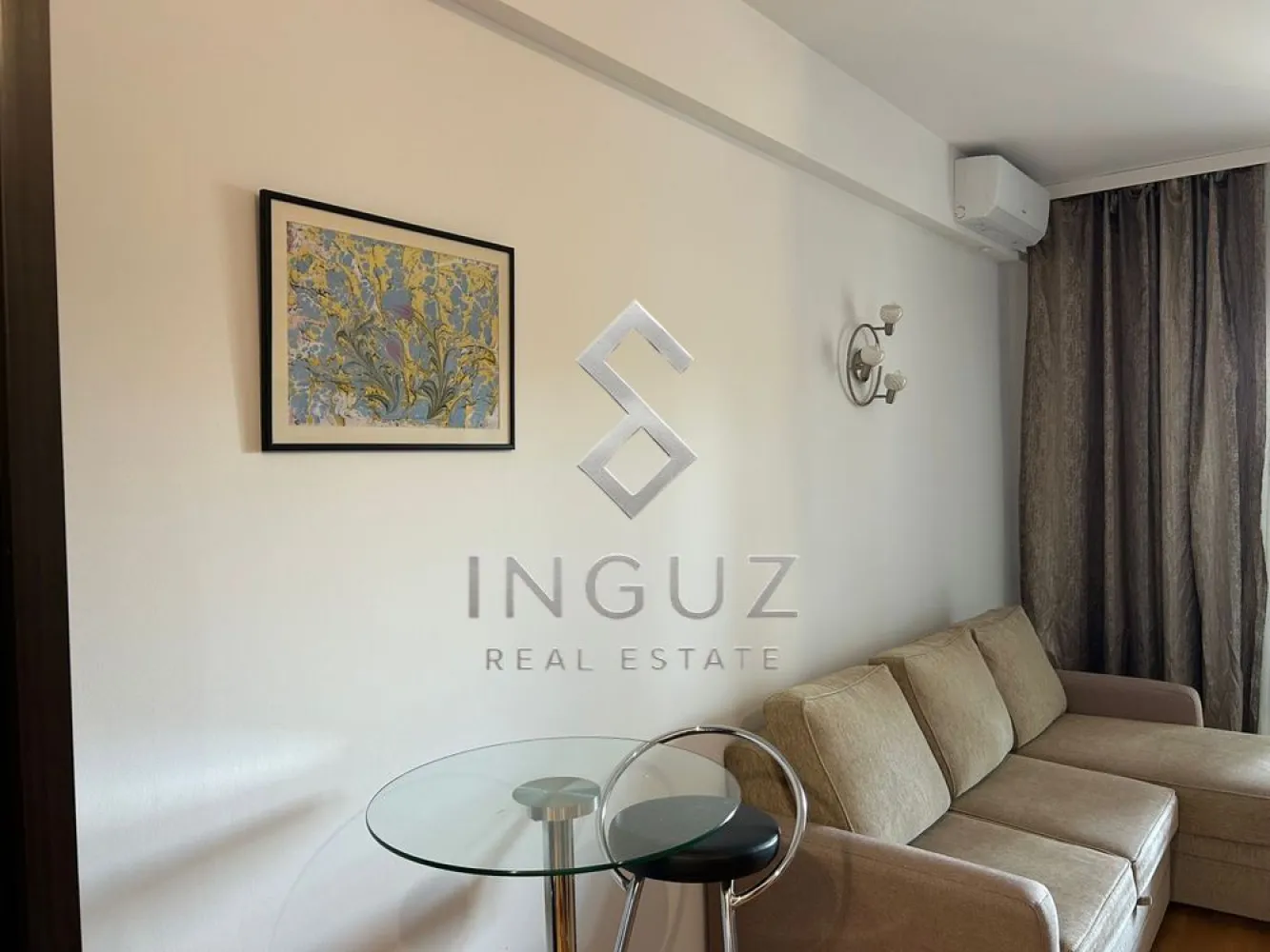 DE ÎNCHIRIAT – STUDIO PREMIUM | EMINESCU VIEW | ZONĂ CENTRALĂ - DE ÎNCHIRIAT – STUDIO PREMIUM | EMINESCU VIEW | ZONĂ CENTRALĂ ⬇️ العربية بالأسفل ⬇️

Vă prezentăm un studio modern și elegant, situat în complexul rezidențial Eminescu View, pe Strada Mihai Eminescu, într-una dintre cele mai căutate zone ale Bucureștiului.

Locuința este complet mobilată și utilată, fiind pregătită pentru mutare imediată. Compartimentarea eficientă, spațiile generoase de depozitare și terasa spațioasă oferă confortul necesar pentru un stil de viață urban modern.

Caracteristici:
• Studio spațios și luminos
• Complet mobilat și utilat
• Multiple spații de depozitare
• Terasă generoasă
• Complex rezidențial modern
• Disponibil imediat

Condiții:
• Nu se acceptă animale de companie
• Fumatul în interior nu este permis

Chirie: 400 Euro/lună

Garanție: echivalentul unei chirii lunare

Comision agenție: 50% + TVA din valoarea primei luni de chirie.

Pentru informații suplimentare și programarea unei vizionări:

━━━━━━━━━━━━━━━━━━

للإيجار – استوديو مميز | مجمع Eminescu View | موقع مركزي

استوديو حديث وأنيق يقع في مجمع Eminescu View السكني على شارع Mihai Eminescu، في واحدة من أكثر المناطق طلبًا في بوخارست.

الشقة مفروشة ومجهزة بالكامل وجاهزة للسكن فورًا، وتتميز بتصميم عملي ومساحات تخزين متعددة بالإضافة إلى تراس واسع يوفر راحة إضافية للسكان.

المميزات:
• استوديو واسع ومضيء
• مفروش ومجهز بالكامل
• مساحات تخزين متعددة
• تراس واسع
• ضمن مجمع سكني حديث
• متاح للإيجار فورًا

الشروط:
• لا يُسمح بالحيوانات الأليفة
• التدخين داخل الشقة غير مسموح

الإيجار: 400 يورو شهريًا

التأمين: قيمة إيجار شهر واحد

عمولة المكتب: 50% + الضريبة من قيمة إيجار أول شهر.
للمزيد من المعلومات أو لحجز موعد للمعاينة:

Inguz Real Estate
📱 +40 774 017 567
📱 +40 724 922 092
✉️ info.inguzrealestate.com