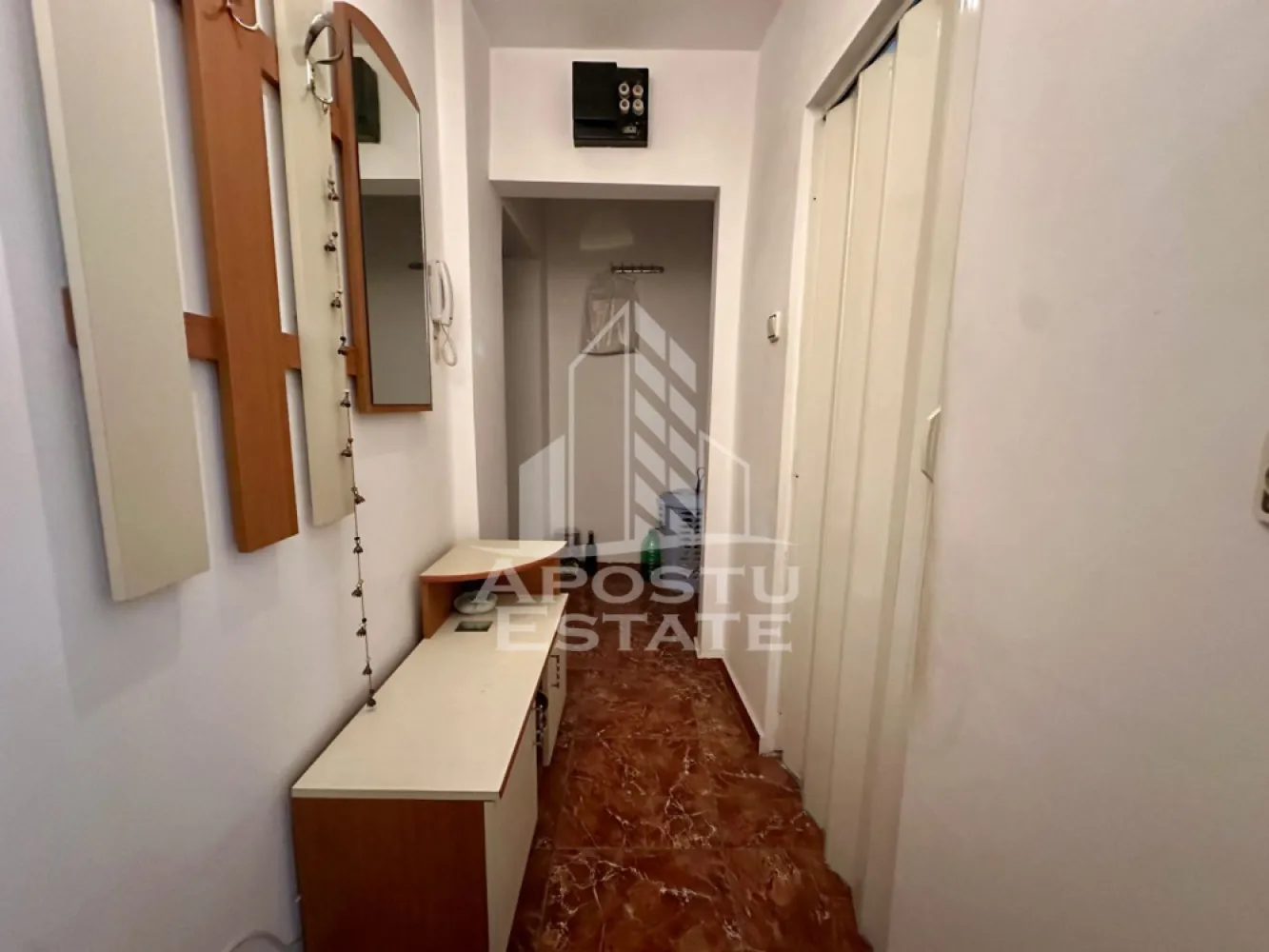Apartament 3 camere de vanzare, zona Sagului