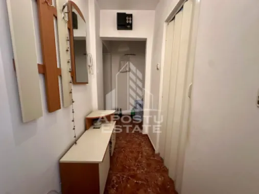 Apartament 3 camere de vanzare, zona Sagului