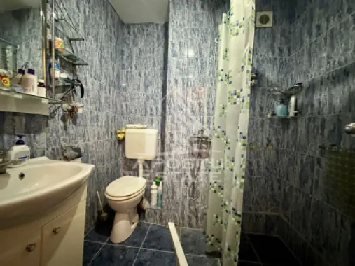 Apartament 3 camere de vanzare, zona Sagului