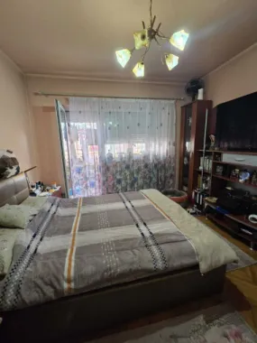 BRASADAS vinde ap 4 cam etaj 8 Centru Nou.