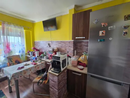 BRASADAS vinde ap 4 cam etaj 8 Centru Nou.