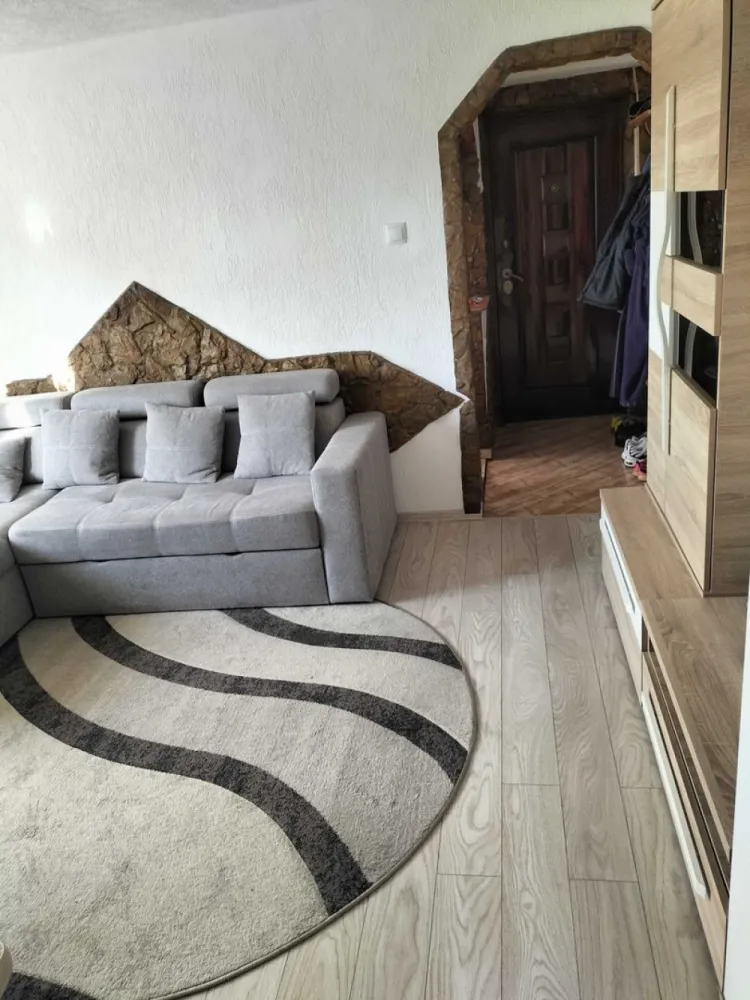 BRASADAS vinde ap 2 cam etaj 4/4 Micro 14.