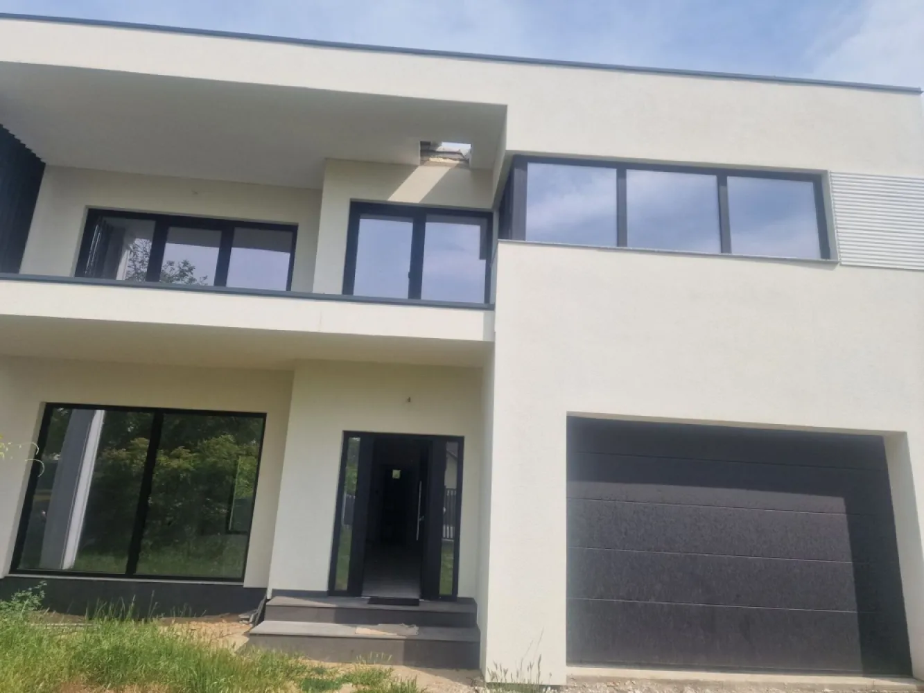 BRASADAS vinde casa P+1 in zona Micro 17. - Agenția imobiliara BRASADAS vinde casa individuală de tip P+1 in zona Micro 17 cu suprafața de 510 mp. si teren aferent de 10 ari.
Www.brasadas.com.