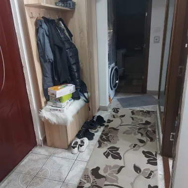 BRASADAS vinde ap 2 cam etaj 3/4 Soarelui.