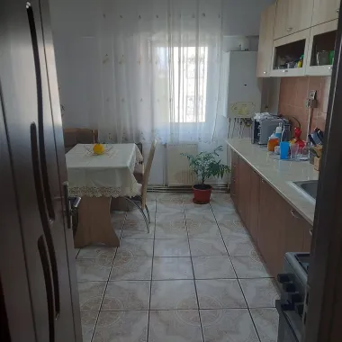 BRASADAS vinde ap 2 cam etaj 3/4 Soarelui.
