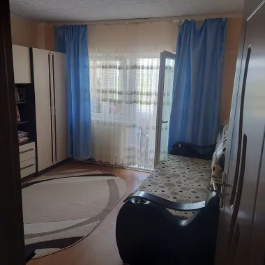 BRASADAS vinde ap 2 cam etaj 3/4 Soarelui.
