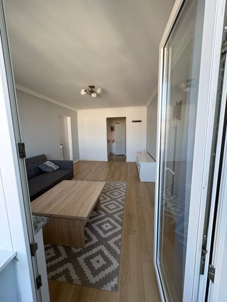Vând apartament 2camere zona Carpați 1. - Vând apartament 2 camere,etaj 4 semidecomandat .
Apartamentul se vinde gata mobilat .