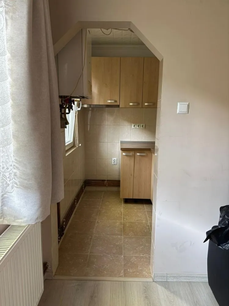 BRASADAS vinde ap 2 cam 33 mp. etaj 1/4 Micro 14. - Agenția imobiliara BRASADAS vinde apartamentul cu mobila de bucătărie,centrala pe gaz,gemuri si usi termopan,recent renovat fara balcon.
Www.brasadas.com.