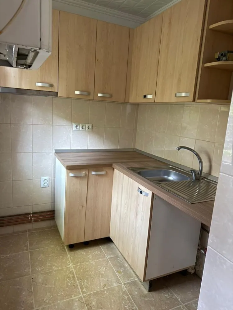 BRASADAS vinde ap 2 cam 33 mp. etaj 1/4 Micro 14. - Agenția imobiliara BRASADAS vinde apartamentul cu mobila de bucătărie,centrala pe gaz,gemuri si usi termopan,recent renovat fara balcon.
Www.brasadas.com.