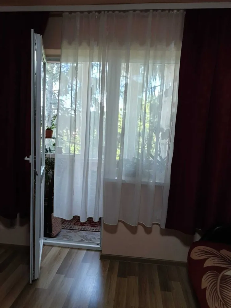 BRASADAS vinde ap 2 cam etaj 2 Botizului - Agenția imobiliara BRASADAS vinde apartament 2 camere, 40 mp, disponibil spre vânzare într-o zonă liniștită și accesibilă. Compartimentare practică, ideal pentru locuit sau investiție pe str Botizului, Satu Mare.

Apartamentul dispune de:

living luminos
dormitor separat
bucătărie
baie
spații bine organizate

Apartamentul este situat într-un bloc neintabulat, motiv pentru care CF-ul apartamentului este în curs de procesare. Actele sunt în lucru.

Www.brasadas.com.