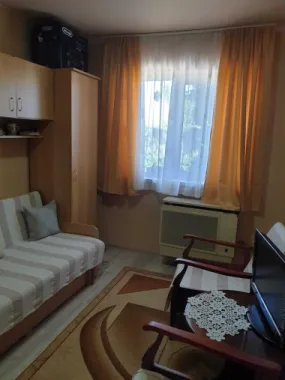 BRASADAS vinde ap 2 cam etaj 2 Botizului