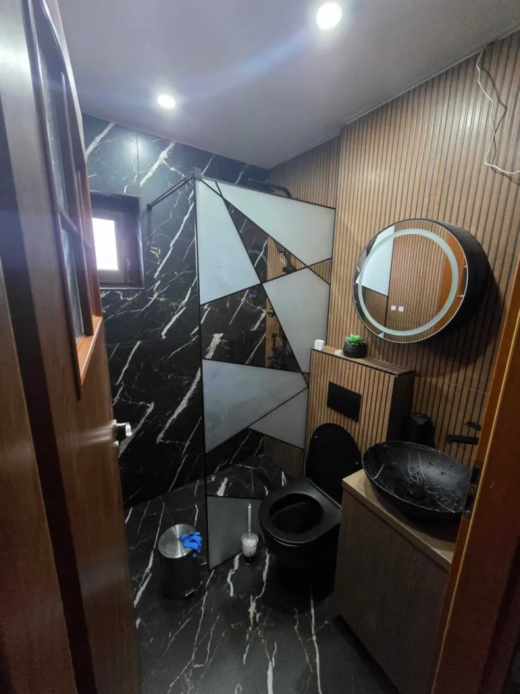 BRASADAS vinde ap 4 cam etaj 10/10 in Centru Nou. - Agenția imobiliara BRASADAS vinde apartament situat in Centru Nou, într-o zonă foarte bună, aproape de toate punctele de interes. 
Apartamentul este ideal atât pentru locuit, cât și pentru investiție.
Se accepta si variante de schimb cu casă sau alt apartament + diferență, în funcție de ofertă.
Www.brasadas.com.