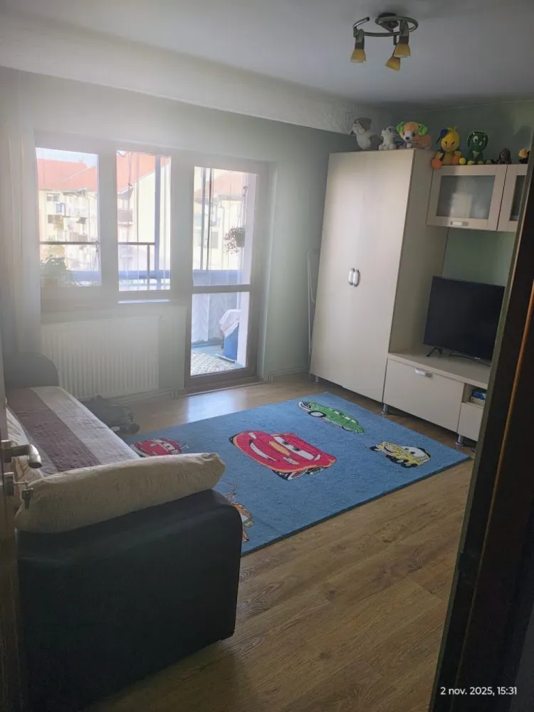 BRASADAS vinde ap 3 cam etaj 4/4 in Carpați 2. - Agenția imobiliara BRASADAS vinde apartament 79 m2 in Carpați 2 la etajul 4/4. 
Liber de sarcini, 3 camere decomandate, 2 bai, 2 balcoane, geamuri termopan, beci. Se vinde complet mobilat si utilat.
Www.brasadas.com.