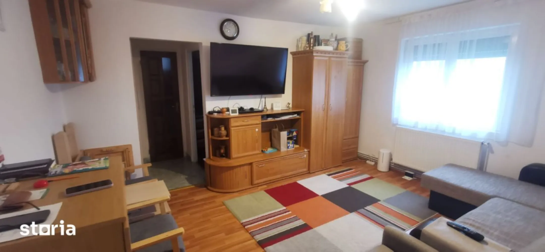 BRASADAS vinde ap 3 cam etaj 3/4 mobilat și utilat complet. - Agenția imobiliara BRASADAS vinde apartament de 3 camere, situat la etajul 3 al unui bloc cu 4 etaje, dotat cu interfon. Apartamentul este termoizolat cu polistiren de 10cm.Suprafață utilă: 46 mpCentrală termică proprieFerestre din lemn cu geamuri termopanJaluzele + plasă de țânțariUșă metalică la intrareProprietatea dispune de:mobilier completmașină de spălatmașină de spălat vasefrigiderplită și cuptorTVinternet și cablu TVLocație: Apartamentul este amplasat într-o zonă foarte bună, chiar lângă Piața Someș. Ideal atât pentru locuit, cât și pentru investiție.Se vinde complet mobilat dar în caz de nevoie se poate si goli si negocia prețul.
Www.brasadas.com.