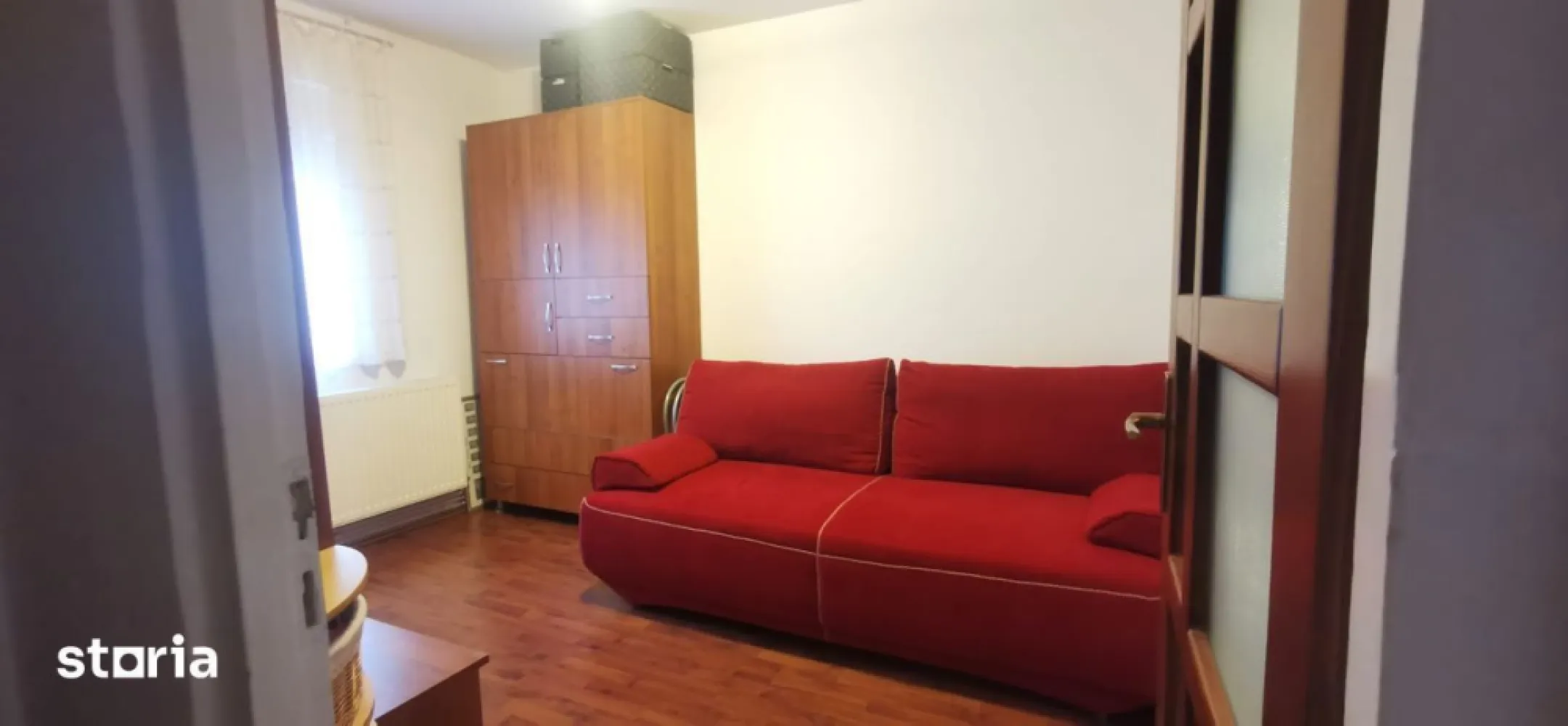 BRASADAS vinde ap 3 cam etaj 3/4 mobilat și utilat complet. - Agenția imobiliara BRASADAS vinde apartament de 3 camere, situat la etajul 3 al unui bloc cu 4 etaje, dotat cu interfon. Apartamentul este termoizolat cu polistiren de 10cm.Suprafață utilă: 46 mpCentrală termică proprieFerestre din lemn cu geamuri termopanJaluzele + plasă de țânțariUșă metalică la intrareProprietatea dispune de:mobilier completmașină de spălatmașină de spălat vasefrigiderplită și cuptorTVinternet și cablu TVLocație: Apartamentul este amplasat într-o zonă foarte bună, chiar lângă Piața Someș. Ideal atât pentru locuit, cât și pentru investiție.Se vinde complet mobilat dar în caz de nevoie se poate si goli si negocia prețul.
Www.brasadas.com.