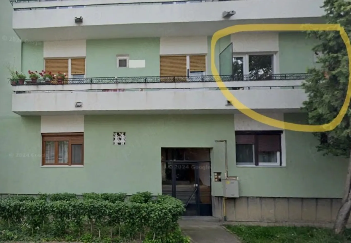 BRASADAS vinde ap 3 cam 63 mp. Centru Satu Mare. - Agenția imobiliara BRASADAS vinde apartament situat în centru cu beci, teren si parcare la etajul 1. 
Nu ai trafic de bloc, nu ai vecini mulți, nu ai gălăgie.

Apartamentul necesita renovare.

Ultracentral cu toate facilitățile la câțiva pași.
Parcuri, școli, magazine, farmacii, transport în comun.
Potrivit și pentru investiție (închiriere turistică sau long-term).

Www.brasadas.com.