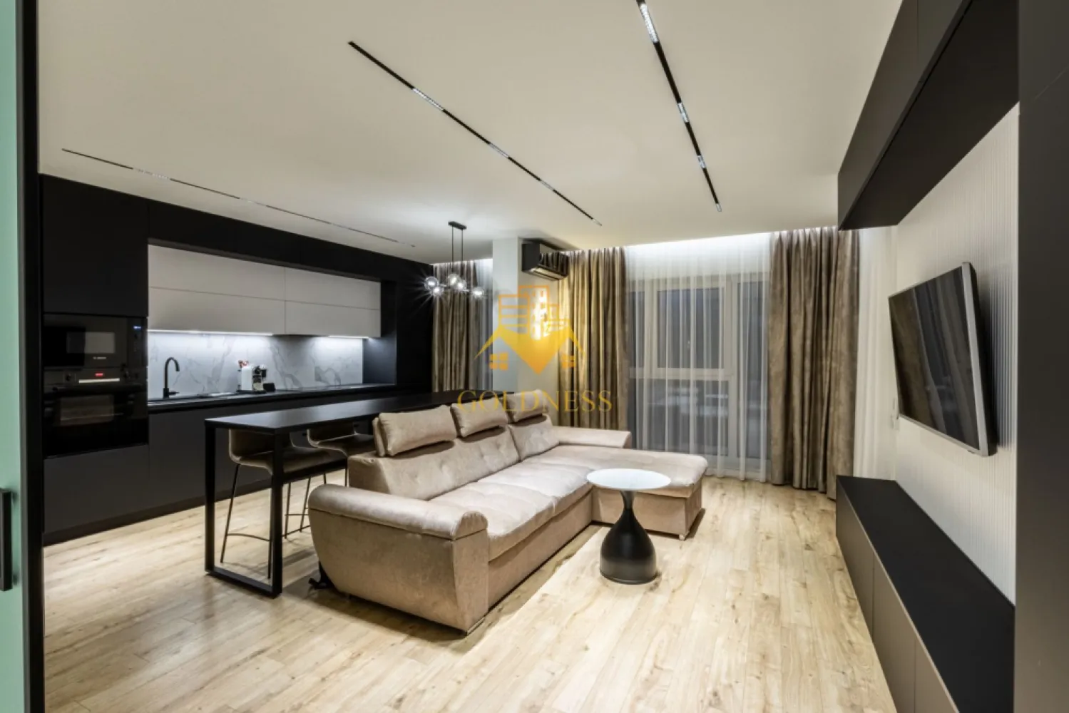 2 camere, Ultrafinisat, bloc nou, terasa, garaj, Marasti Aurel Vlaicu - GOLDNESS Imobiliare vă propune spre închiriere un apartament cu 2 camere, situat în cartierul Mărăști.
Apartamentul este situat într-un bloc nou, la etajul 1, și este la prima închiriere. Acesta are 1 balcon și o terasă mare de 12 mp.
Apartamentul este complet mobilat și utilat cu electrocasnice Bosch, inclusiv cuptor cu microunde, plită, hotă, mașină de spălat vase, mașină de spălat rufe, uscător de rufe, uscător de păr, aer condiționat și aparat de cafea Nespresso.
Dispune de videointerfon cu display mare și funcție foto.
Spațiul de dormit este deservit de un pat matrimonial și un colțar extensibil.
Încălzirea se face prin pardoseală.
Accesul în apartament este securizat cu ușă metalică cu închidere în multe puncte, iar geamurile au sticlă în 3 rânduri pentru o izolare fonică sporită.
Există abonament la internet și TV prin cablu.
Cheltuielile lunare sunt foarte mici.
Blocul este supravegheat video.
La parterul blocului se află un magazin Mega Image.
Apartamentul are parcare subterană supravegheată video, iar accesul se face pe bază de telecomandă (inclusă în preț).
Accesul în apartament este securizat cu ușă metalică cu închidere în multe puncte, iar geamurile au sticlă în 3 rânduri pentru o izolare fonică sporită.
Dacă sunteți interesat de acest apartament și doriți să îl vizionați, dar și pentru alte oferte nu ezitați să ne contactați telefonic sau prin e-mail. Vă stăm la dispoziție!
Pentru intermediere se percepe un comision de 50% din prețul chiriei!