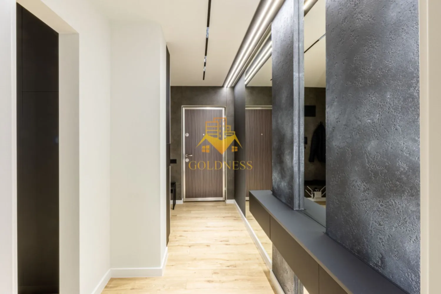 2 camere, Ultrafinisat, bloc nou, terasa, garaj, Marasti Aurel Vlaicu - GOLDNESS Imobiliare vă propune spre închiriere un apartament cu 2 camere, situat în cartierul Mărăști.
Apartamentul este situat într-un bloc nou, la etajul 1, și este la prima închiriere. Acesta are 1 balcon și o terasă mare de 12 mp.
Apartamentul este complet mobilat și utilat cu electrocasnice Bosch, inclusiv cuptor cu microunde, plită, hotă, mașină de spălat vase, mașină de spălat rufe, uscător de rufe, uscător de păr, aer condiționat și aparat de cafea Nespresso.
Dispune de videointerfon cu display mare și funcție foto.
Spațiul de dormit este deservit de un pat matrimonial și un colțar extensibil.
Încălzirea se face prin pardoseală.
Accesul în apartament este securizat cu ușă metalică cu închidere în multe puncte, iar geamurile au sticlă în 3 rânduri pentru o izolare fonică sporită.
Există abonament la internet și TV prin cablu.
Cheltuielile lunare sunt foarte mici.
Blocul este supravegheat video.
La parterul blocului se află un magazin Mega Image.
Apartamentul are parcare subterană supravegheată video, iar accesul se face pe bază de telecomandă (inclusă în preț).
Accesul în apartament este securizat cu ușă metalică cu închidere în multe puncte, iar geamurile au sticlă în 3 rânduri pentru o izolare fonică sporită.
Dacă sunteți interesat de acest apartament și doriți să îl vizionați, dar și pentru alte oferte nu ezitați să ne contactați telefonic sau prin e-mail. Vă stăm la dispoziție!
Pentru intermediere se percepe un comision de 50% din prețul chiriei!