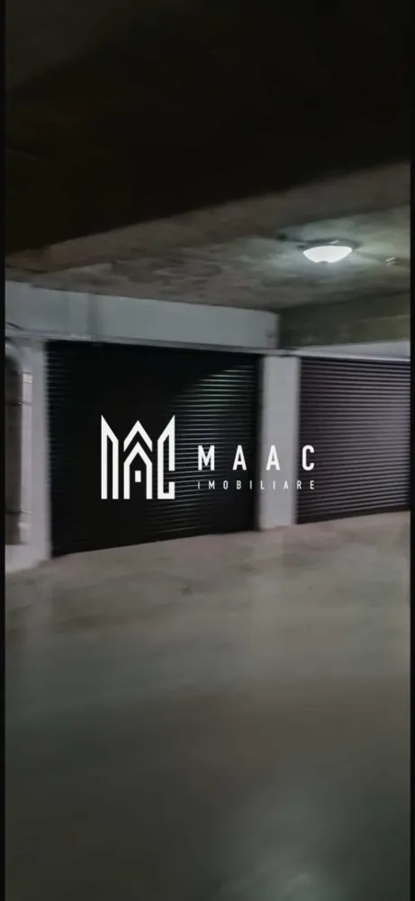 Garaj de 15,7 mp | Demisol | Acces Auto Ușor - Garaj ideal pentru depozitare sau parcare, ferit de intemperii și de razele directe ale soarelui, cu o suprafață utilă de 15,7 mp. Este situat la demisolul imobilului de pe Bulevardul Dr. Rădulescu nr. 53, bloc X3, beneficiind de acces auto facil. Spațiul este potrivit atât pentru parcarea unui autoturism, cât și pentru motociclete, remorcă sau alte utilizări de depozitare. Pentru mai multe detalii sau pentru stabilirea unei vizionări, vă invităm să contactați MAAC Imobiliare. ID: CP2893801 }}