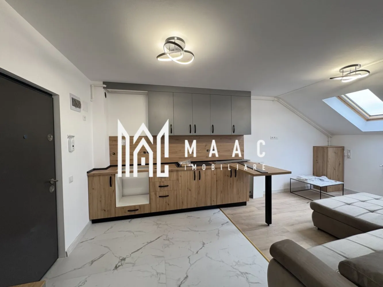 Apartament 2 camere I Bloc cu lift I Mobilat I - MAAC imobiliare va propune spre vânzare un apartament cu 2 camere,la cheie cu centrală și calorifere , situat la et 5, bloc reabilitat în totalitate, amplasat în zona Lazaret, aproape de ieșirea pe autostradă de magazine și la 3 min de promenada mall Apartamentul este mobilat și utilat Pentru mai multe detalii precizați ca ați văzut anunțul cu ID CP2894099 }}