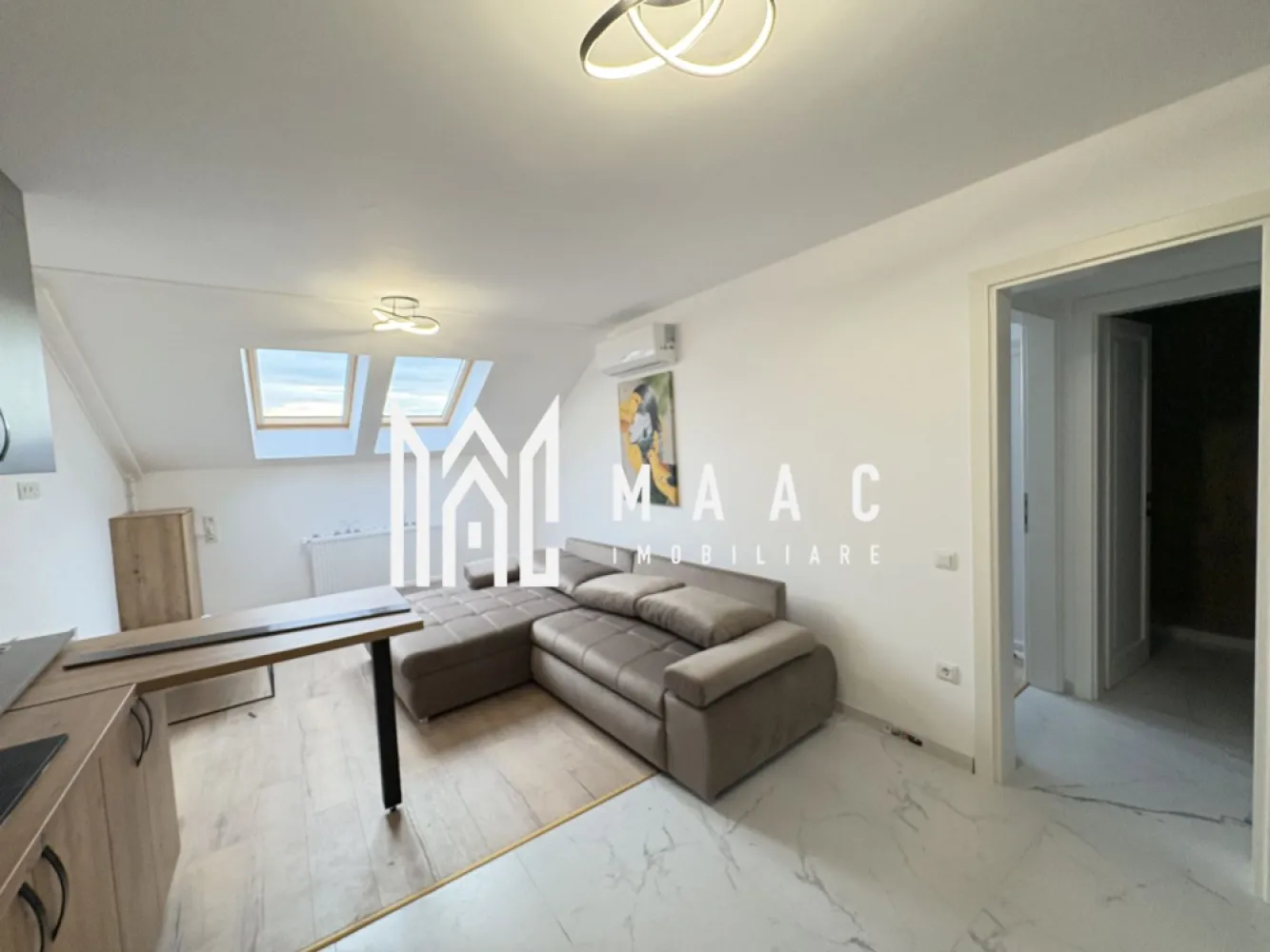 Apartament 2 camere I Bloc cu lift I Mobilat I - MAAC imobiliare va propune spre vânzare un apartament cu 2 camere,la cheie cu centrală și calorifere , situat la et 5, bloc reabilitat în totalitate, amplasat în zona Lazaret, aproape de ieșirea pe autostradă de magazine și la 3 min de promenada mall Apartamentul este mobilat și utilat Pentru mai multe detalii precizați ca ați văzut anunțul cu ID CP2894099 }}