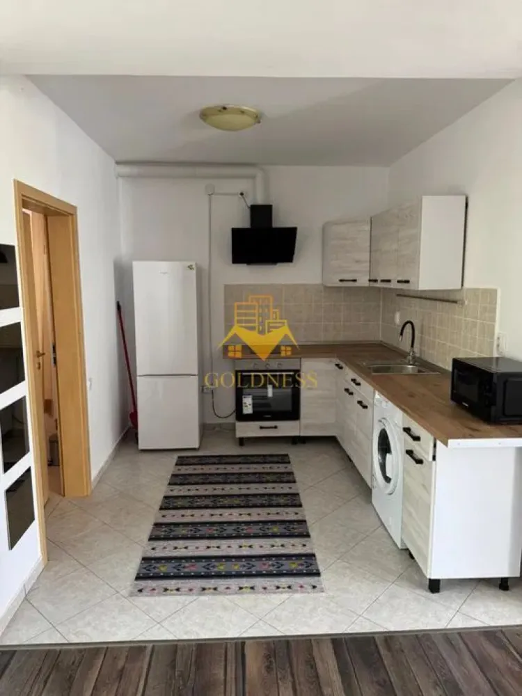 2 camera open space, Pet Friendly, Parcare, Profi, Borhanci - GOLDNESS Imobiliare vă propune spre închiriere un apartament cu 2 camere ope space, complet mobilat și utilat, aituat la parterul unei case cu 2 etaje, în Cartierul Borhanci.
Se accepta pisici si caini de talie mica!
Dispune de loc de parcare!
Se află în apropierea stațiilor de transport în comun, magazine, restaurante, spații verzi, farmacii, etc. 

Apartamentul este compartimentat astfel:
 - dormitor cu pat matrimonial, dressing, noptiere, birou
 - living cu bucatarie open space complet utilată și mobilată, canapea extensibilă, comoda tv, loc de servit masa, televizor
 - baie cu cada, calorifer port prosop și dulap pentru depozitare.
 - terasa de 6 mp.

Imobilul este dotat cu toate cele necesare- centrală proprie, frigider, plita, hotă, mașină de spălat haine, televizor, etc. 

Dacă sunteți interesați de acest apartament și doriți să îl vizionați, dar și pentru alte oferte nu ezitați să ne contactați telefonic sau prin e-mail. Vă stăm la dispoziție!
Pentru intermediere se percepe un comision de 50% din prețul chiriei!