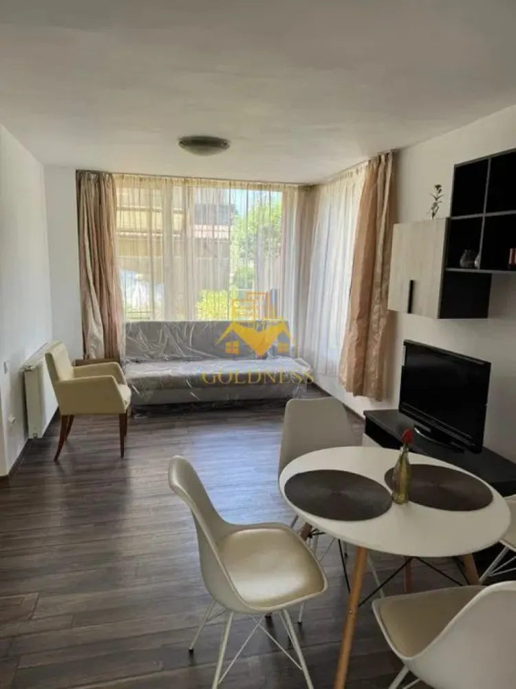 2 camera open space, Pet Friendly, Parcare, Profi, Borhanci - GOLDNESS Imobiliare vă propune spre închiriere un apartament cu 2 camere ope space, complet mobilat și utilat, aituat la parterul unei case cu 2 etaje, în Cartierul Borhanci.
Se accepta pisici si caini de talie mica!
Dispune de loc de parcare!
Se află în apropierea stațiilor de transport în comun, magazine, restaurante, spații verzi, farmacii, etc. 

Apartamentul este compartimentat astfel:
 - dormitor cu pat matrimonial, dressing, noptiere, birou
 - living cu bucatarie open space complet utilată și mobilată, canapea extensibilă, comoda tv, loc de servit masa, televizor
 - baie cu cada, calorifer port prosop și dulap pentru depozitare.
 - terasa de 6 mp.

Imobilul este dotat cu toate cele necesare- centrală proprie, frigider, plita, hotă, mașină de spălat haine, televizor, etc. 

Dacă sunteți interesați de acest apartament și doriți să îl vizionați, dar și pentru alte oferte nu ezitați să ne contactați telefonic sau prin e-mail. Vă stăm la dispoziție!
Pentru intermediere se percepe un comision de 50% din prețul chiriei!