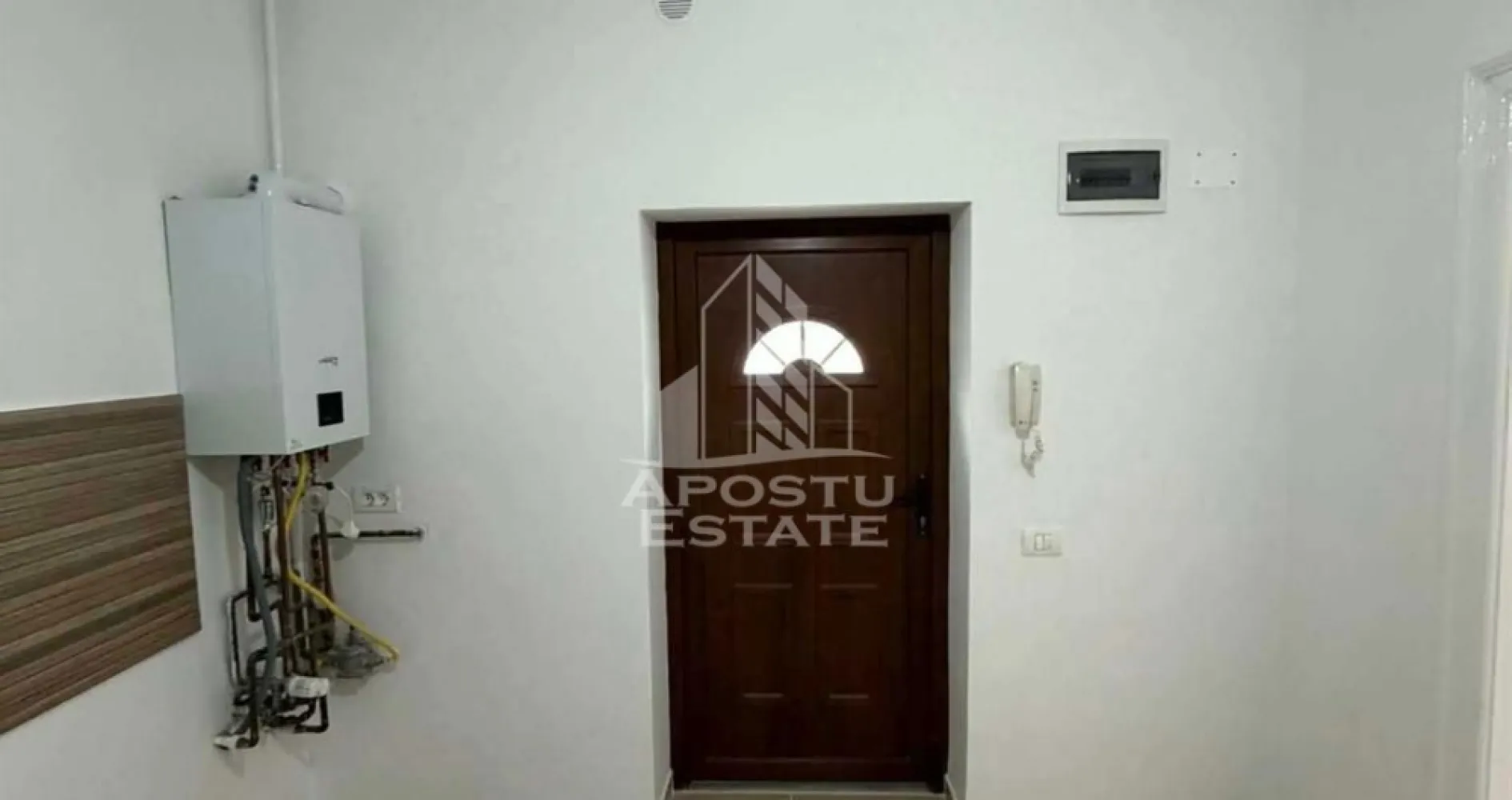 Apartament cu 1 camera, de vanzare, zona Elisabetin, Timisoara - APOSTU ESTATE va propune spre vanzare un apartament cu 1 camera, situat la curte comuna , in zona Elisabetin, Timisoara, judetul Timis,

Apartamentul este situat la parter si are o suprafata de 33 mp , beneficiaza de cota parte teren 80 mp aproximativ. si 2 boxe la subsol, trecute in Cf

Compartimentare:

- Bucatarie

- Camera

- Baie cu geam si dus

Confortul termic este realizat prin intermediul centralei proprii pe gaz, incalzire in parsodeala, apartamentul a fost renovat integral de catre proprietar.

Zona foarte linistita cu numeroase facilitati si puncte de interes precum: acces rapid si usor la mijloacele de transport in comun, piata si alte supermarket-uri in apropiere, farmacii, institutii de invatamant, restaurante, baruri, cafenele si multe altele.

Agentia imobiliara Apostu Estate va ofera consultanta bancara gratuita prin intermediul colaboratorilor nostri pentru alegerea celui mai potrivit tip de credit, astfel incat tu sa devi noul proprietar al acestui apartament.

Va asteptam cu drag la o vizionare!

CP3131156