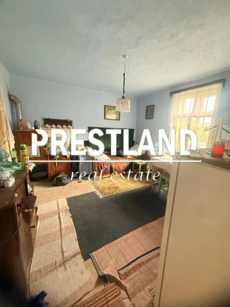 Casa modesta ,situată in Slimnic